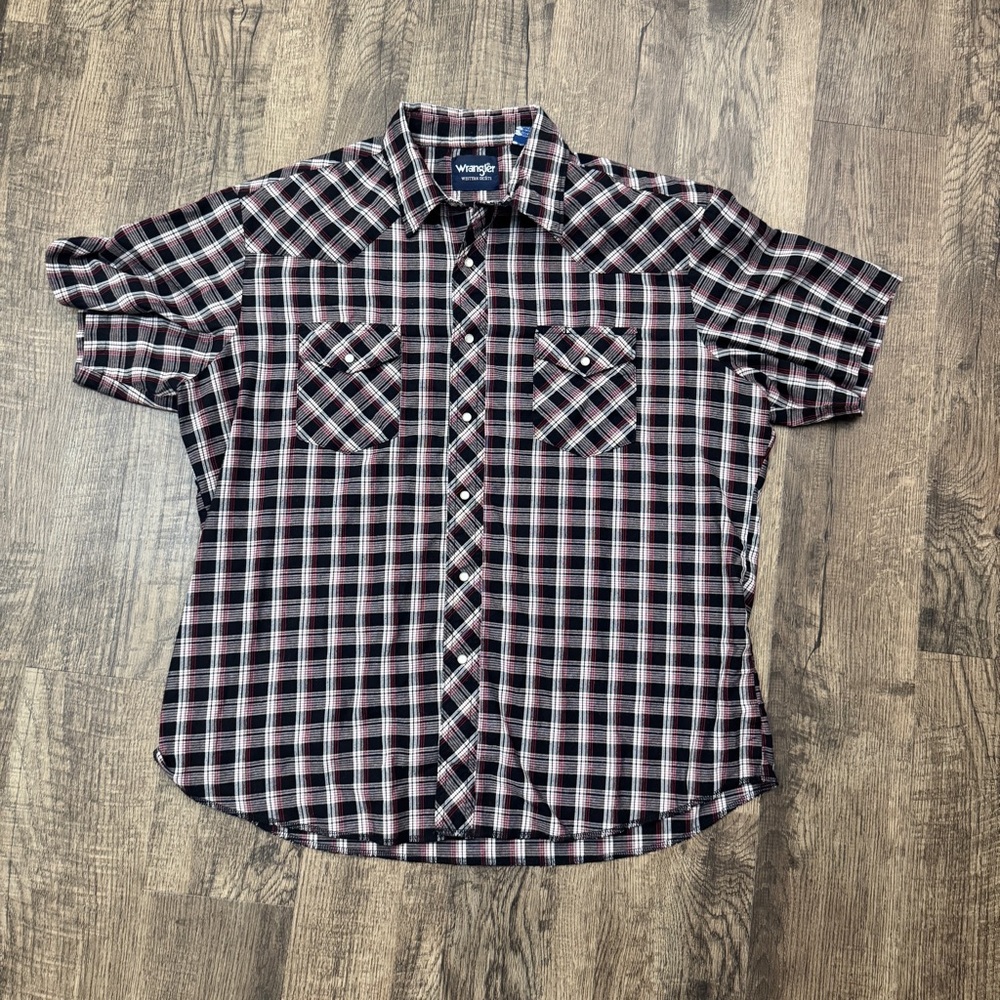 Wrangler Men's Black and Pink Plaid Button-Down Shirt